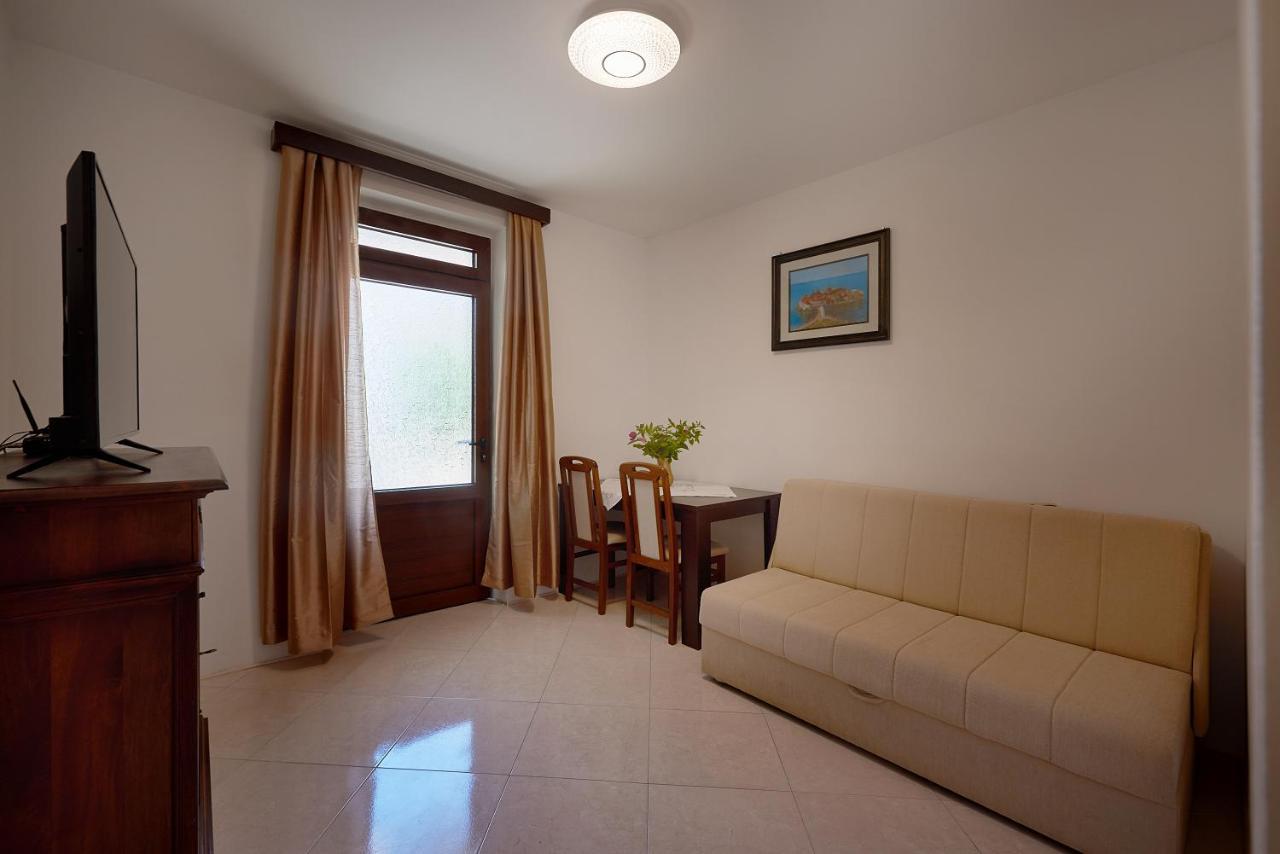 Apartmani Kuca U Maslinama Sveti Stefan Exterior photo